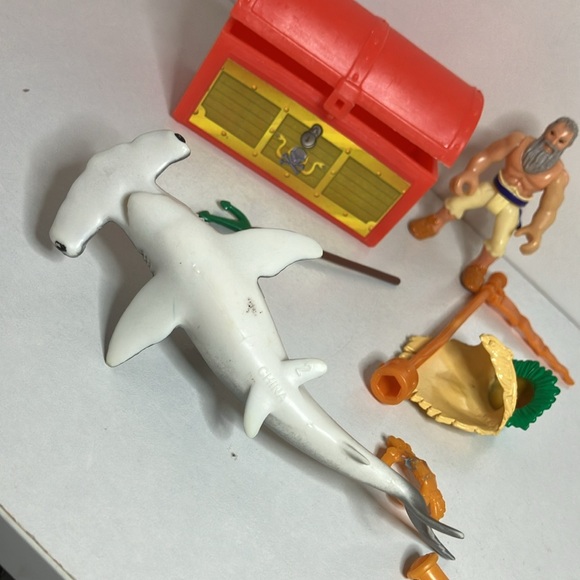 ISLAND MAN by Fisher-Price - Picture 8 of 9